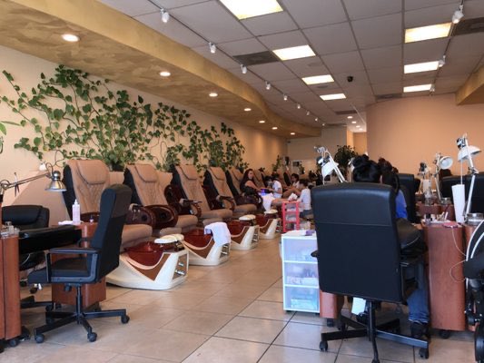 stephuhnaaie's tweet photo. Everyone damn well knows this place 🥺💔 #StudioNails I’m going through it 😔 https://t.co/8U0nGKmcJu