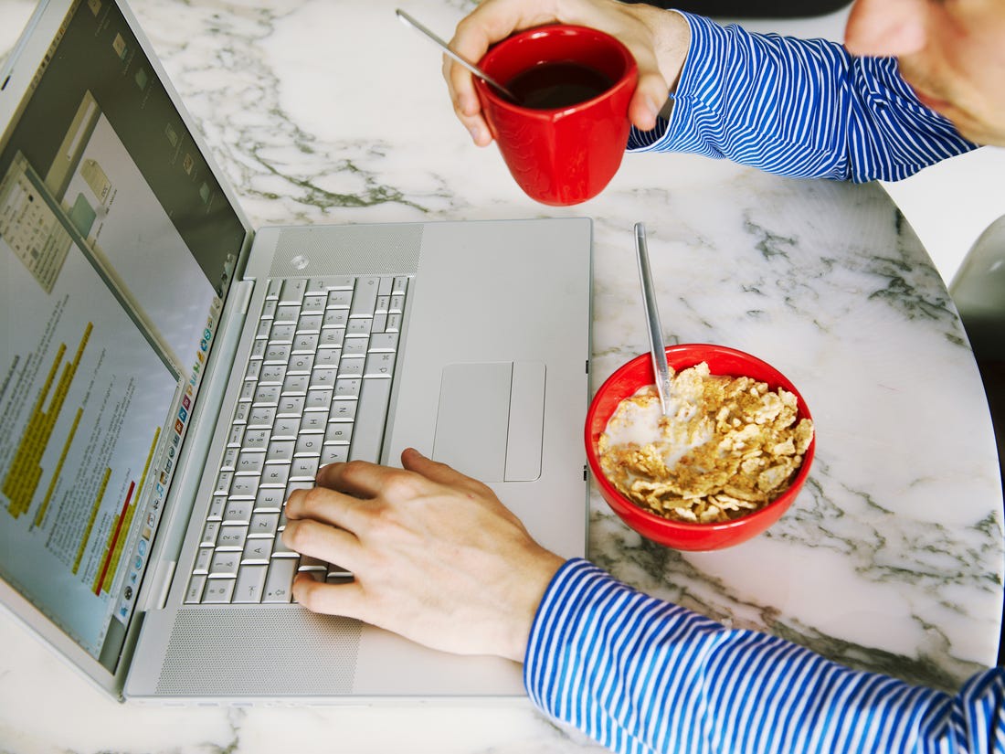 ExploreDiet's tweet photo. If you are scared of gaining weight during coronavirus quarantine, don’t worry, you can still stay healthy by following some healthiest habits and diet plan. 

#Diet #StayHome #WorkingFromHome #RemoteEmployees #Quarantine https://t.co/pW5SuFHkD5 https://t.co/57JfGiweji
