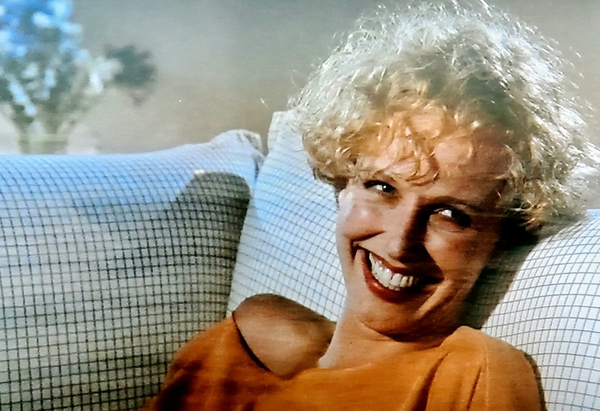 Fav #Trivia: Kim Greist guest starred in a pivotal storyline as Crockett's  love interest S1/E21 #MiamiVice. Mann also hired Greist to play Peterson's  wife in #Manhunter. But here's the gem. Mann used, image size:1200x823