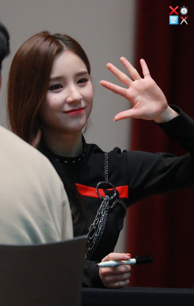 3/29/20 almost forgot to do this today aaaaaaa i didnt have a good day today but whatever we out here i love u heejin