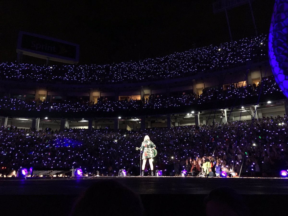 swiftlycleann's tweet photo. I said remember this moment, in the back of my mind π₯Ίπ #repTourKC
Drop your favorite picture(s) you took during any tour, I wanna see ππ₯Ί https://t.co/JH3XijNXAv