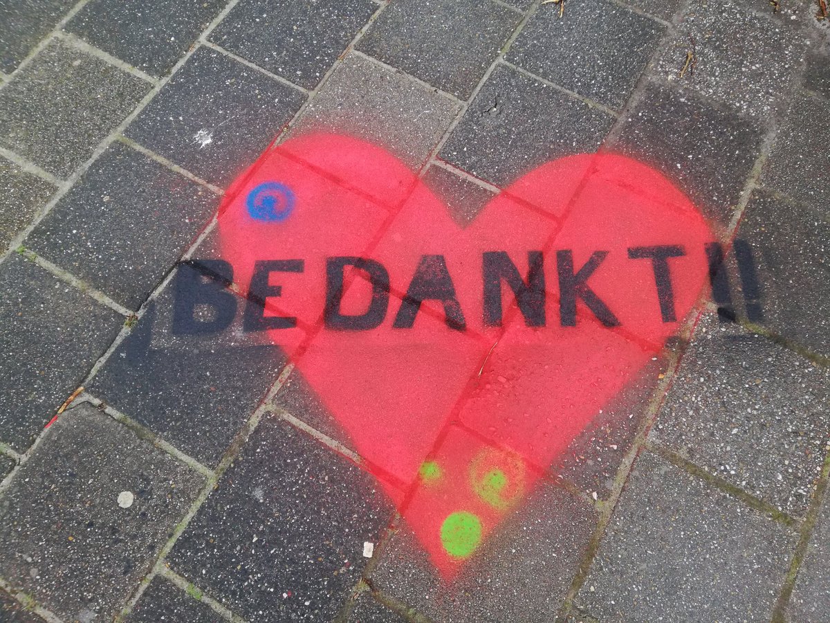 WA_School's tweet photo. Hoe mooi is het om op maandagmorgen het plein op te lopen en je ziet dit voor het hek. Wat een verrassing. Hier worden we blij van. https://t.co/Y8uUGip4pi