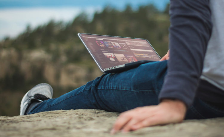 TaleeNetWork's tweet photo. Wir laden euch ein: Let’s talk about #RemoteWork.
Was machen wir? Was klappt bei euch gut? Was sollte man mal ausprobieren? Wo seht ihr Hürden?
Mit #taleeRemote öffnen wir jeden Di + Do ab dem 02.04. einen Zoom-Raum zum gemeinsamen Austausch. Mehr Infos:
https://t.co/nA3Ox3X7iZ https://t.co/8rmIZycG4Z