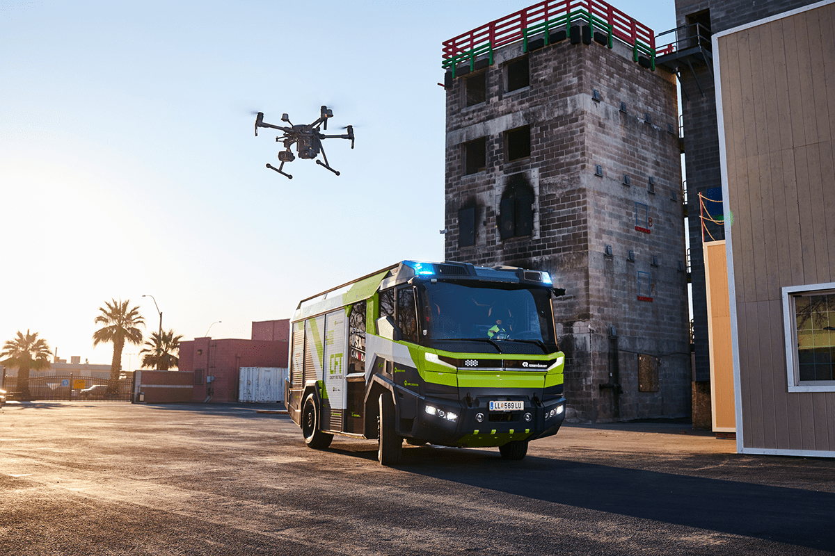 RosenbauerGroup's tweet photo. 🆕 #Rosenbauer and #DJI Global Partnership 💪
Emergency scenarios will be able to be dealt with quicker, safer &amp; more efficiently, thanks to a partnership between Rosenbauer &amp; @djiglobal, the world’s leader in civilian #drones &amp; aerial imaging technology. 
https://t.co/vHz5LWygJW https://t.co/AH32yo4ZlU