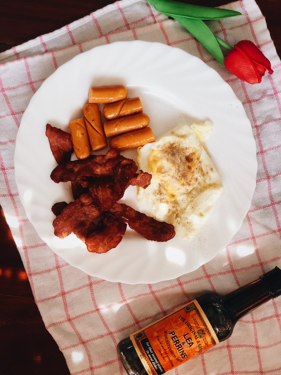 thecaptureth's tweet photo. Breakfast ง่ายๆจากบ้าน ไข่ดาว ไส้กรอก เบคอน แค่นี้ก็พร้อมทำงานต่อแล้วจ้าาาาาาา #workfromhome #WFH #CafeFromHome #HomeCafe #รีวิวอยู่บ้าน #รีวิวwfh #รีวิวแม่บ้าน https://t.co/BL9TFbywuh