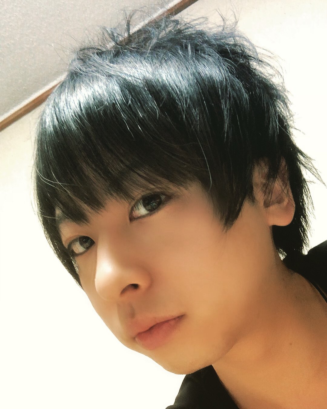 Twitter 上的 長谷川宏行 俳優 声優 Bianchiのロードバイク乗り 筋トレ 外出自粛ゆえ 久々にノリと勢いで自分で髪をバッサリとカット これはメンズ マッシュウルフ という髪型で合っているのであろうか 髪型 セルフカット メンズヘアースタイル メンズ