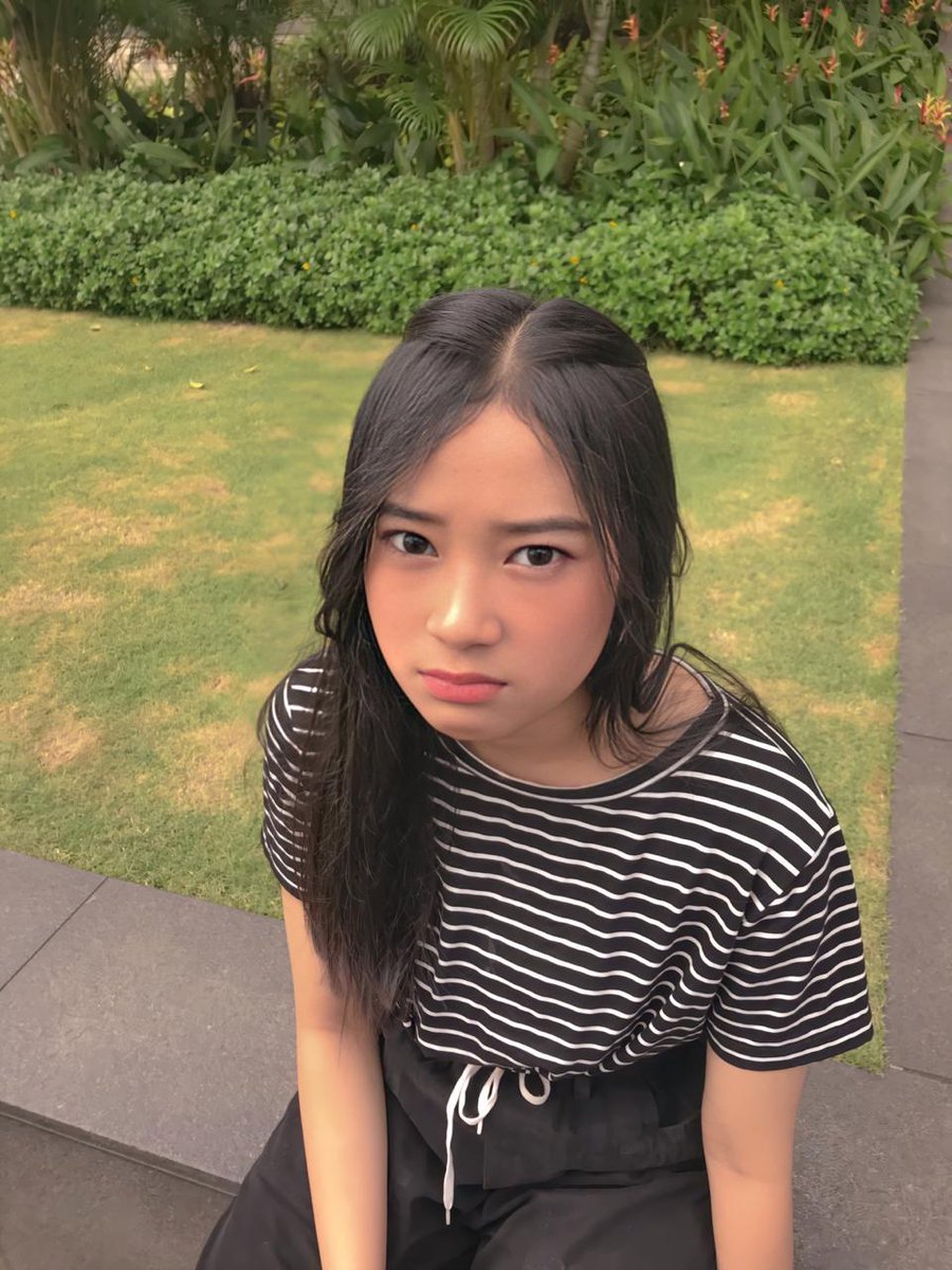 dheaangelialee's tweet photo. Disini yang kangenny terobati siape?
#MonDeyPict
Kalian doang aku kgk 🙄

Gimna kalo stiap senin kalian juga drop foto klian plus dengan kata" inspirasi yang kalian dapatkan dari peristiwa yang terjadi pada kalian senin itu dengan hastag #MyinspictDey 
Ditunggu~

Semangat💕 https://t.co/BjGRElfazC