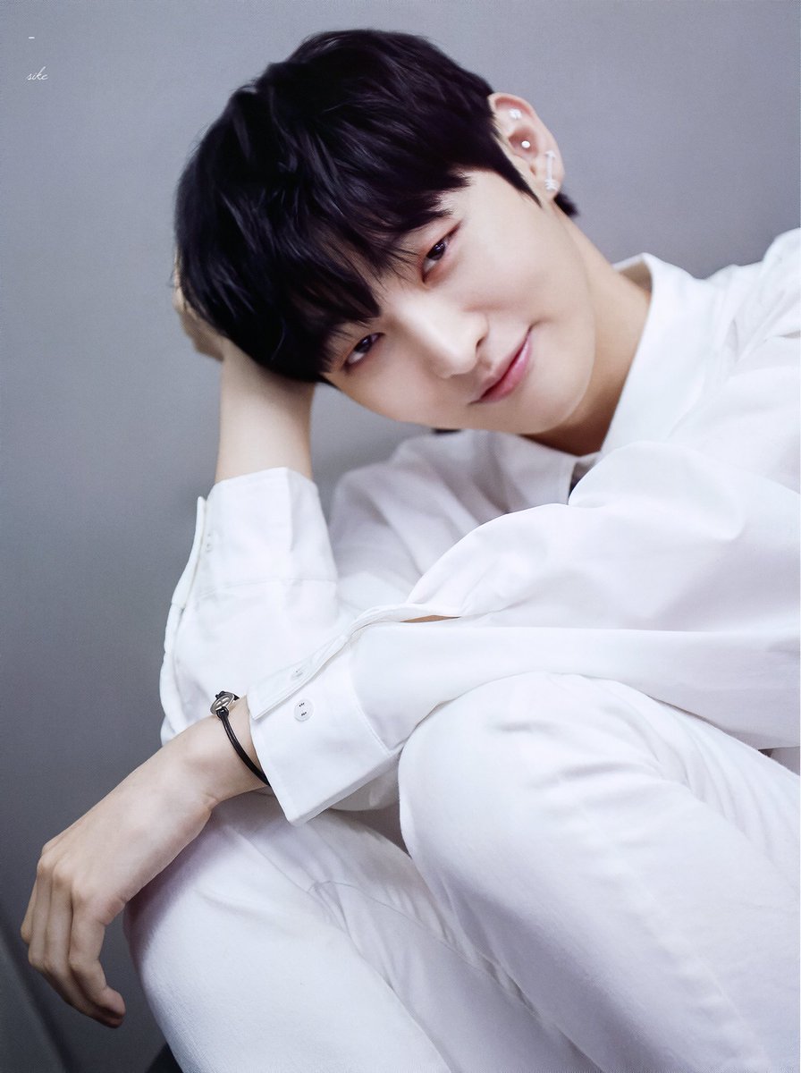 yoonsike's tweet photo. 디아이콘 #윤지성 #YOONJISUNG 스캔 https://t.co/qMXQIfKLwn