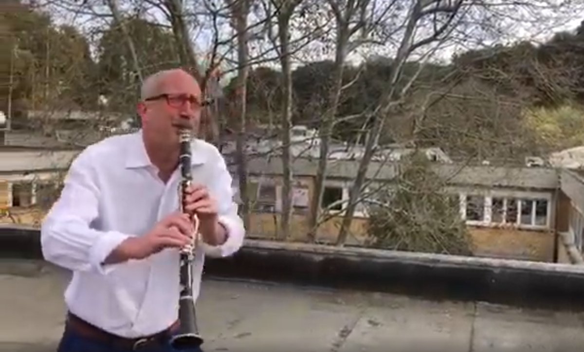 wbcjerusalem's tweet photo. Art❤️Hug nr.8: Jazz musician Luca Velotti sends a musical message from the rooftop of his home in Rome. He reassures that in times when we are heartbroken &amp; worried, music is always a great comfort. 
https://t.co/catZuCCSIJ

#arthug #jazzontheroof #quarantineconcert @IntlJazzDay https://t.co/4iMaDAYq6d