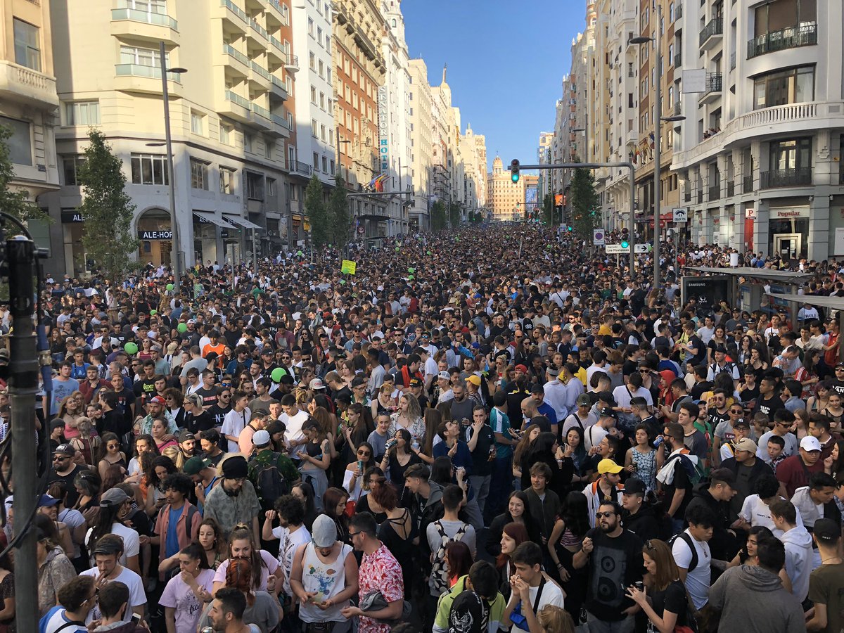 lamacabcn's tweet photo. Hoy se cumplen #5AñosDeLeyesMordaza queremos que estas leyes sean más justas y eficaces, ya que con el cannabis sirven simplemente para cobrar un impuesto encubierto a las personas usuarias, queremos #SeguridadConDerechos #MMMM19 #MMMM20 https://t.co/GIYdr3LfMM