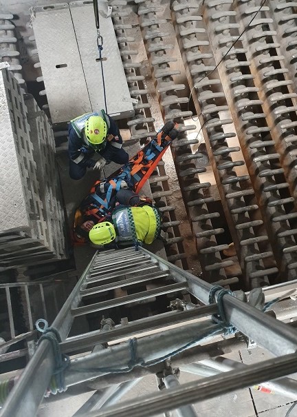 AbfadLimited's tweet photo. A great example of the necessity for a rescue team when working in a confined space. Abfad Rescue was on hand to provide a safe and controlled recovery of the casualty in the confined space, without a rescue team this could have ended in disaster.

#safety #confinedspace #rescue https://t.co/p7XF601w7l