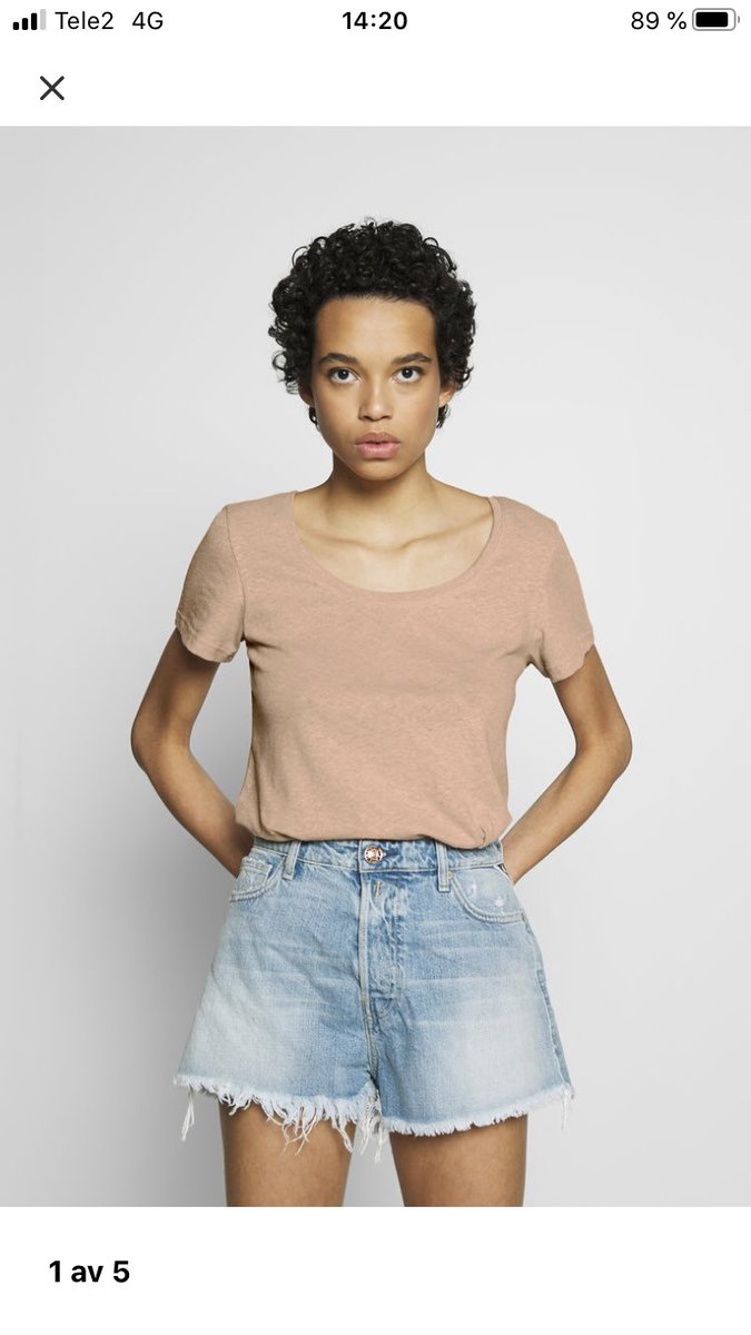 JosefineTempsch's tweet photo. Tänkte köpa lite nya t-shirts inför vår/sommar men blev sjukt osugen efter att ha ramlat över denna bilden. Hur tänkte ni här @Zalando? Är detta idealet enligt er? https://t.co/J6UNOHud4j
