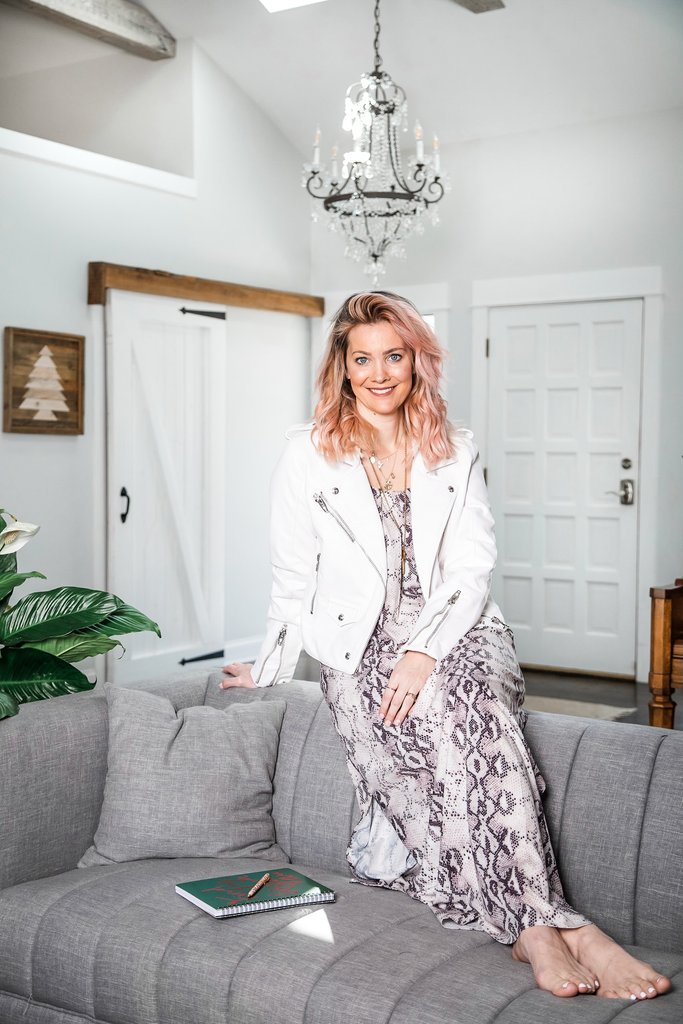 wandristtravel's tweet photo. MEET | SARAH POTEMPA
Featured 3.30-4.5.20 | A signature hairstyle or technique is one thing, but does your stylist have a patent? Or six? @sarahpotempa does. #mondaySELECT #onepersonsevendays #theselectguest #igotbeachwaved #theselect7 // 📸 by @potemily for @theselect7 // https://t.co/aNzvnQrmJu
