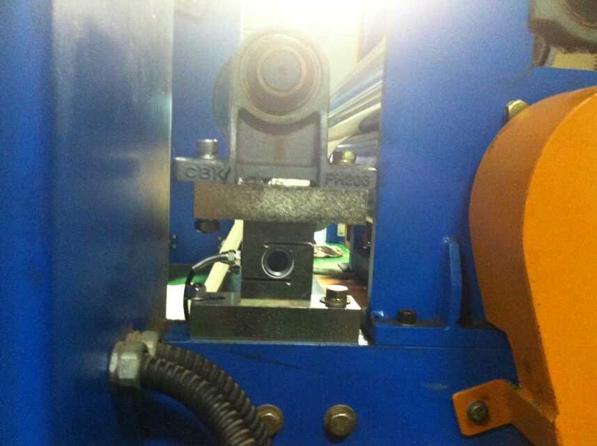 kjtchina's tweet photo. Our technicians install on-site load cells to control fabric tension. https://t.co/gIrScUiDmq