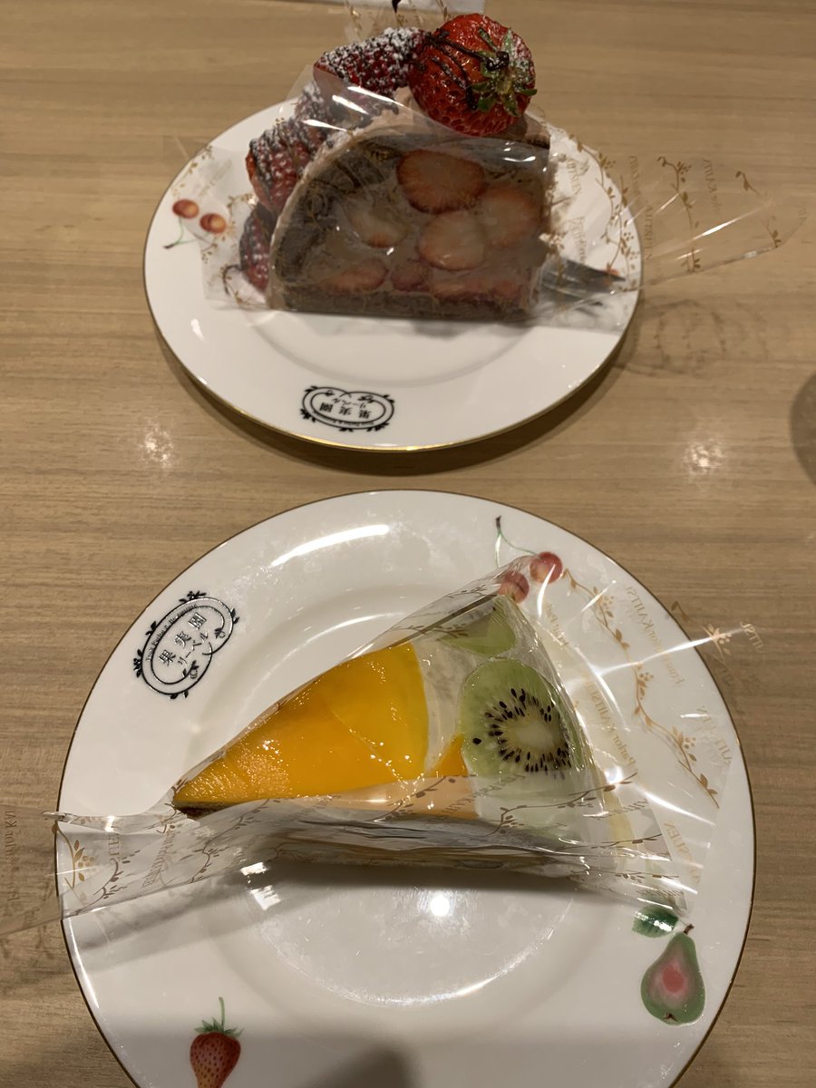 5575mi's tweet photo. ケーキ美味しい🍰 https://t.co/ldRDGSkCgi