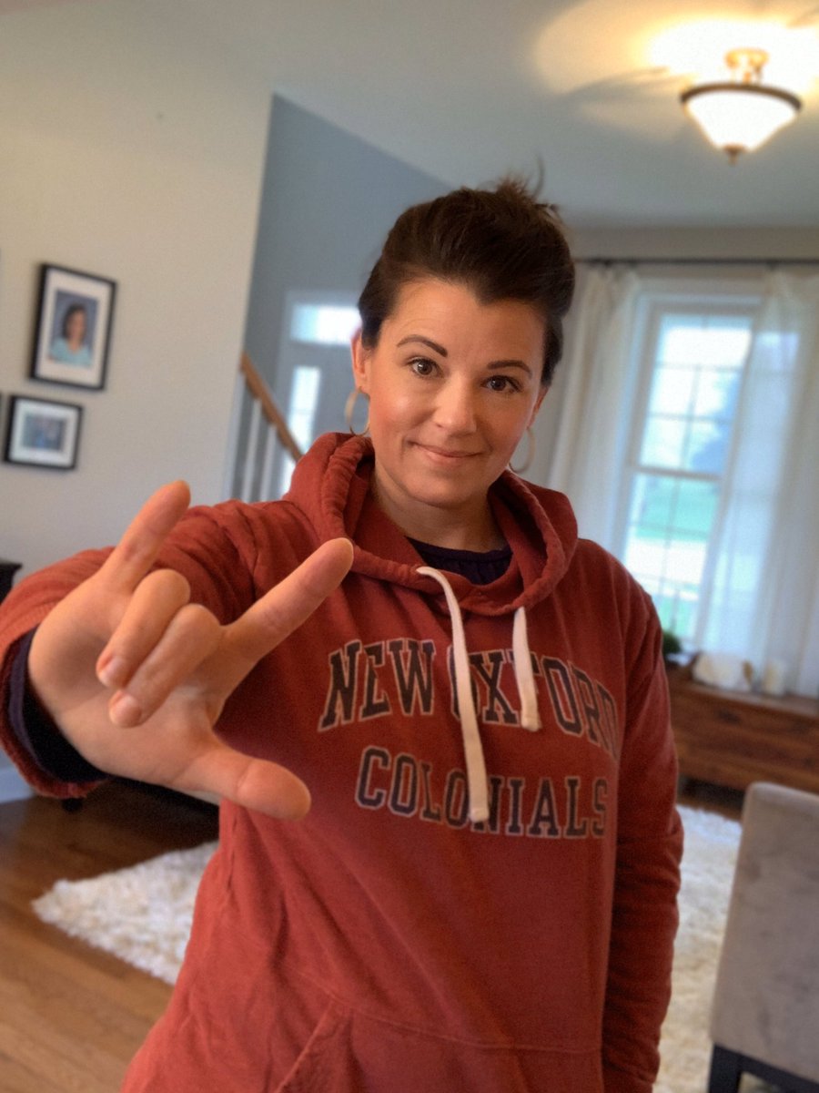 CVISLibrary's tweet image. Its a great Monday to be a Colonial! #marvelousmonday #cvsdstaystogether @CVIS17350