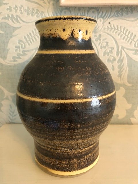 Day 6 #artathome is this lovely vase made by @WhiteRosePots one of our fantastic <a href="/COCAYork/">CoCA York</a> <a href="/YorkArtGallery/">York Art Gallery</a> <a href="/YorkMuseumTrust/">York Museums Trust</a> <a href="/YMT_Volunteers/">YMT Volunteers Team</a> who has been digitising the W. A. Ismay #archive #museumsfromhome