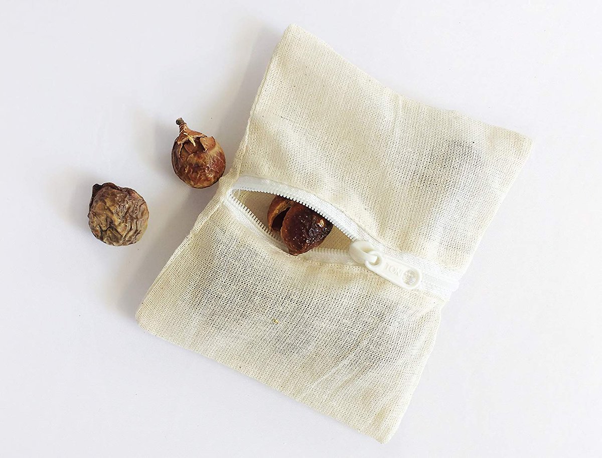 ViveSinPlastico's tweet photo. 💧 Nueces de #jabón naturales como alternativa a los #detergentes con químicos para tu #ropa. ¡Y #SinEnvases!
♻️  https://t.co/7eOXtRsvWJ
#SinResiduos #SinQuímicos #natural #bio https://t.co/mG07xkXZAF