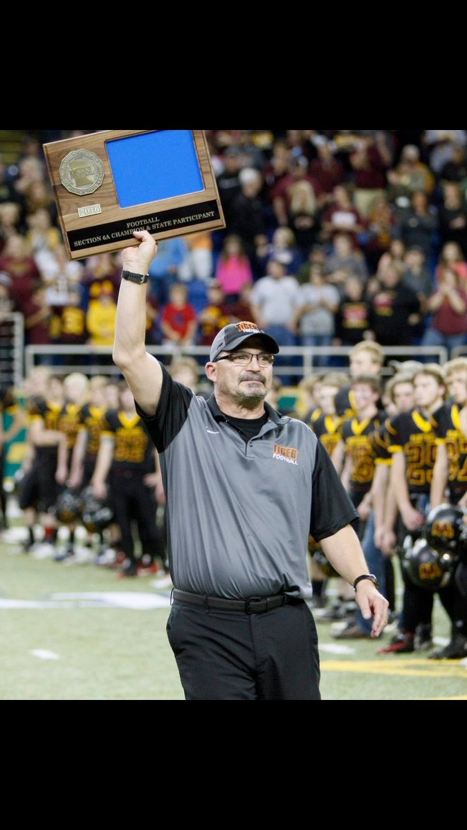 Ribsy05's tweet photo. Challenge alert! I was challenged by @Royalsfootball you have 24 hours to respond or donate $20.00 to a local charity. You have to post a picture of you coaching. I nominate #richNewman #chuckross #brianhovland #kylepetermeier #brentpetermeier https://t.co/73ePCKE9pk