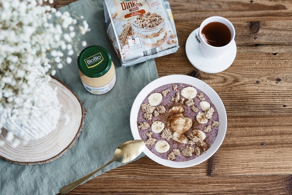babbleventure's tweet photo. Rezept: Smoothie Bowl - das perfekte Frühstück: So gelingt dir mit 3 Zutaten die perfekte Smoothie Bowl https://t.co/bvPYD1okqW https://t.co/pSoxRkN4bP