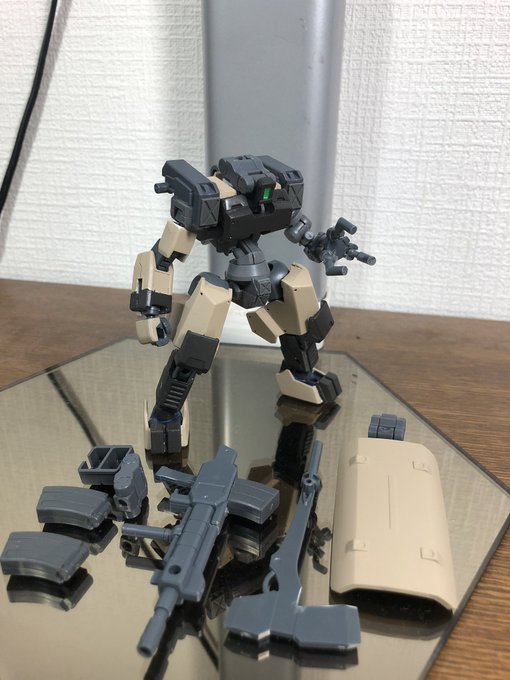 Twoucan 戦闘車 戦闘ヘリ頭人型兵器見本市 の注目ツイート イラスト マンガ コスプレ モデル