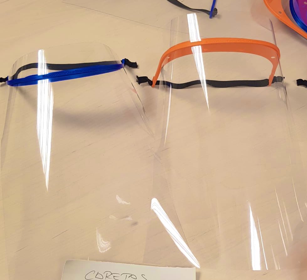 FarmaciaHUVR's tweet image. Muchas Gracias 👏🏻👏🏻👏🏻 ala empresa lebrijana #SOECO por la donación de estas pantallas protectoras frente al #COVID19 🦠🦠. #buenasnoticias #Covid_19