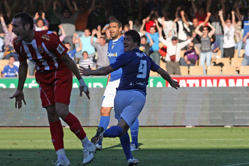 Verduchip's tweet photo. Victoria en el descuento para seguir vivo en las 3 últimas jornadas
2009-2010 - J35 - Xerez CD 2-1 UD Almería
#Ortiz #Soriano #MarioBermejo
Descarga: https://t.co/hsEWdaKZaC https://t.co/WQl6TWuHoy