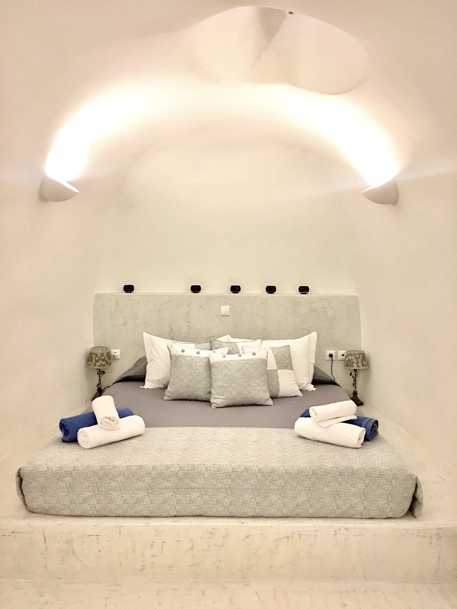 We spent 2 nights in Athens, 2 nights in Mykonos and 3 nights in Santorini.We booked all of our accommodation via Airbnb. Our place in Santorini was the best. It’s called Cally Cave House