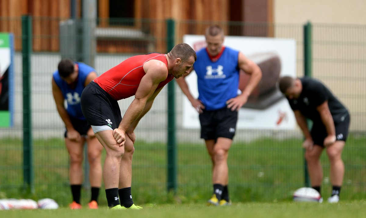 The men who made Wales one of the fittest teams in world rugby have created a home training programme to boost your physical and mental wellbeing 🏋🏻‍♀️🧠 

#⃣1⃣ Cyngor i bawb gartref gan yr arbenigwyr sydd wedi bod yn allweddol i lwyddiant Cymru.

#StayHomeStayActive #RugbyFfit