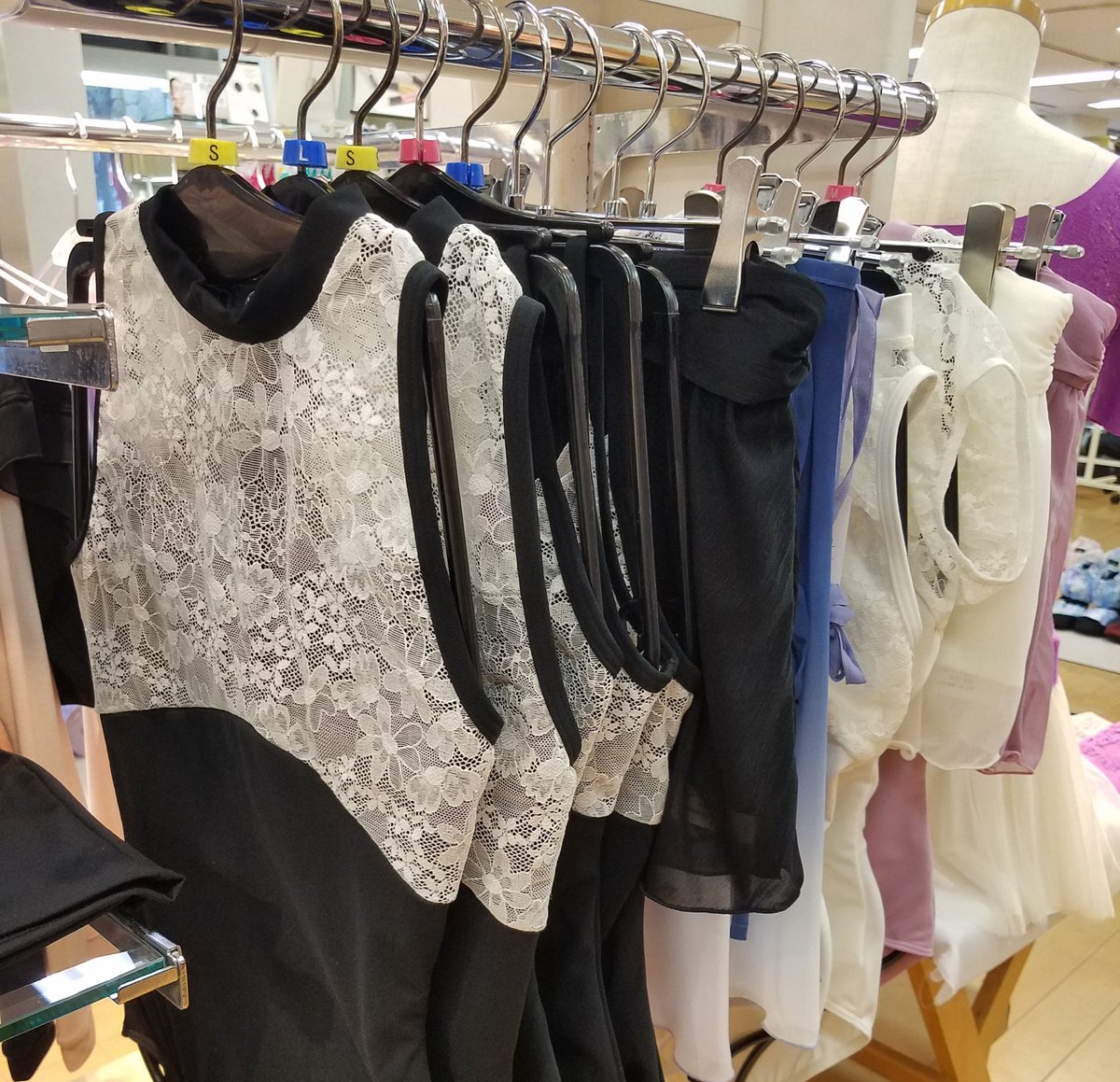 チャコット高田茜コラボ　スカート　ホワイトフリーサイズ　stina新品ネット付き チャコット 高田茜 コラボ レオタード レア 公式完売カラー - メルカリ