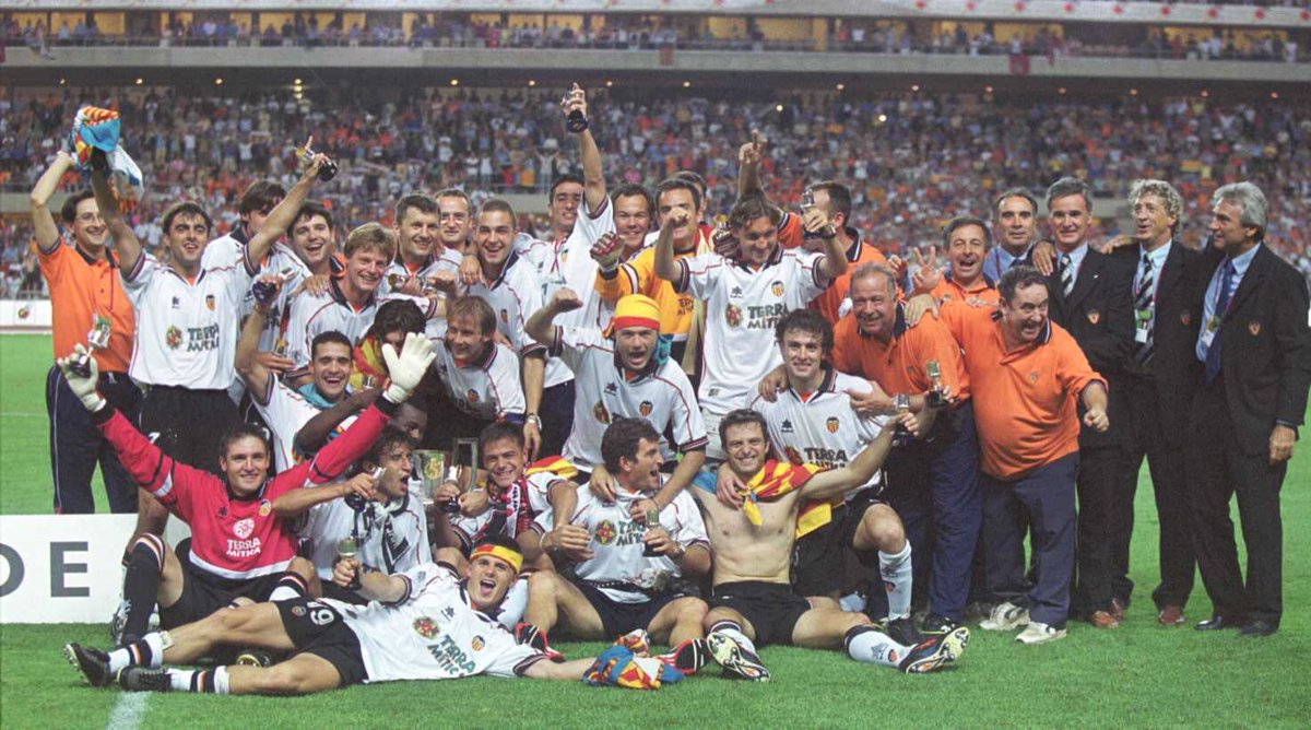 La noche de los valencianistas.

22:00 Final de la Copa del Rey’99
<a href="/valenciacf/">Valencia CF</a> vs <a href="/Atleti/">Atlético de Madrid</a> 

23:40 #conexionvintage: ‘Valencia Centenario’

#QuédateEnCasaConTDP
¿Os quedaréis?