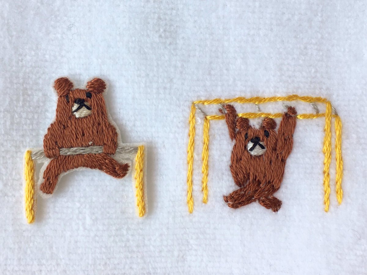 クマが鉄棒と雲梯で遊んでいる刺繍のワッペンとハンカチ🧸私の友人の娘ちゃんは幼稚園で仲良しのお友達といつも鉄棒や雲梯で遊ぶ元気な女の子。お遊戯会の劇でそのお友達と一緒にクマの役が上手に出来た！けど引越しで離ればなれになるから…という事で友人からの依頼。大きくなっても仲良しでいてね👭