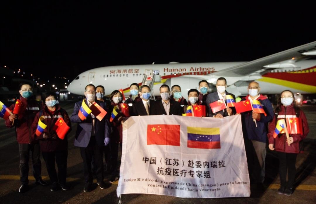 Li_Baorong's tweet photo. 🇻🇪🇨🇳 Ha llegado en la madrugada el Grupo de Expertos, enviado por el Gobierno de mi país, y el tercer cargamento de reactivos de prueba rápida e insumos médicos.
#UnidosVenceremos 🇻🇪🇨🇳 https://t.co/RfJu8CoSay