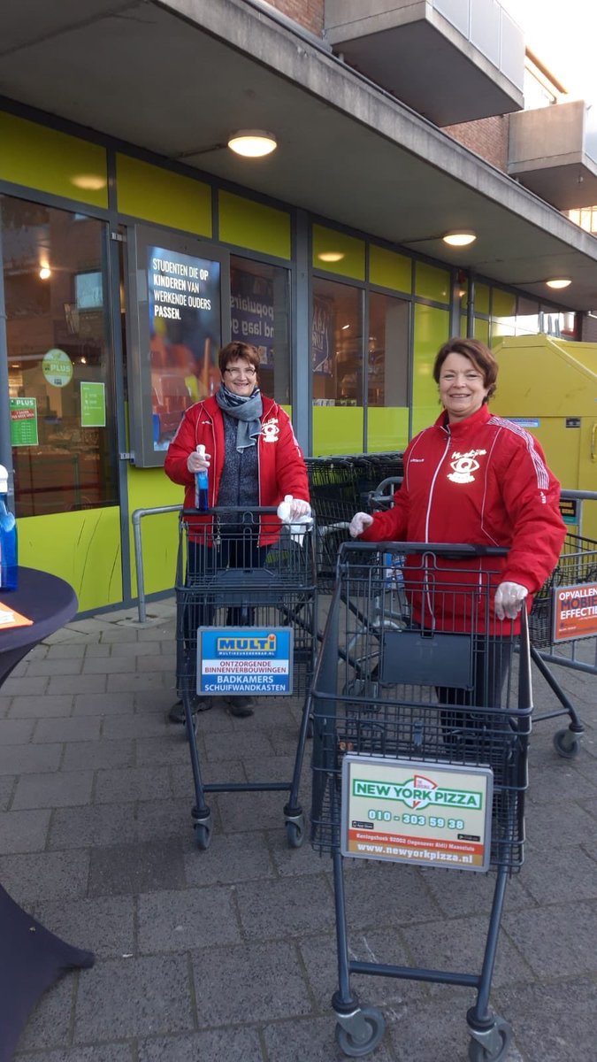 Geholpen met karretjes reinigen  samen met <a href="/Conny_Huisman/">Conny Huisman</a> bij #Plus Maasdijk. Geweldig initiatief  van <a href="/buurtprev_msd/">buurtprev Maasdijk</a> en veel waarderende reacties.