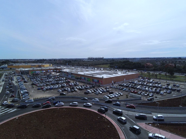 piromanato's tweet photo. Parco Commerciale Bari Santa Caterina. Il 28-02 ha innaugurato #iperceramica by #gruppofoursviluppo #retail #sviluppo #immobiliare #commerciale ora #smartworking e #videoconsulenza in attesa di nuove sfide @piromanato @fasolumberto66 https://t.co/NpacTOhaxZ https://t.co/1dXVeC9WXw