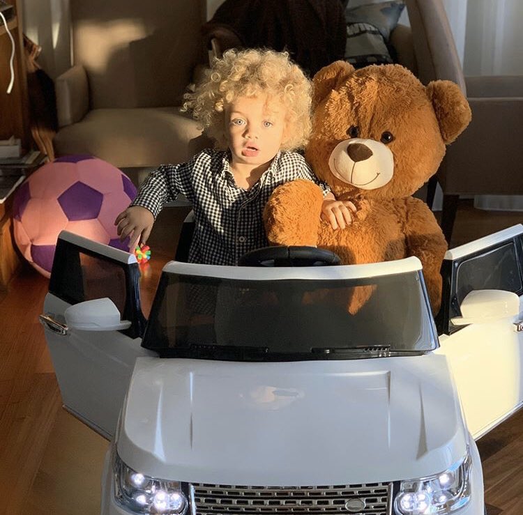 rhodegurl's tweet photo. DRAKE’S SON IS SO FUCKING ADORABLE https://t.co/5NaD61m8oV