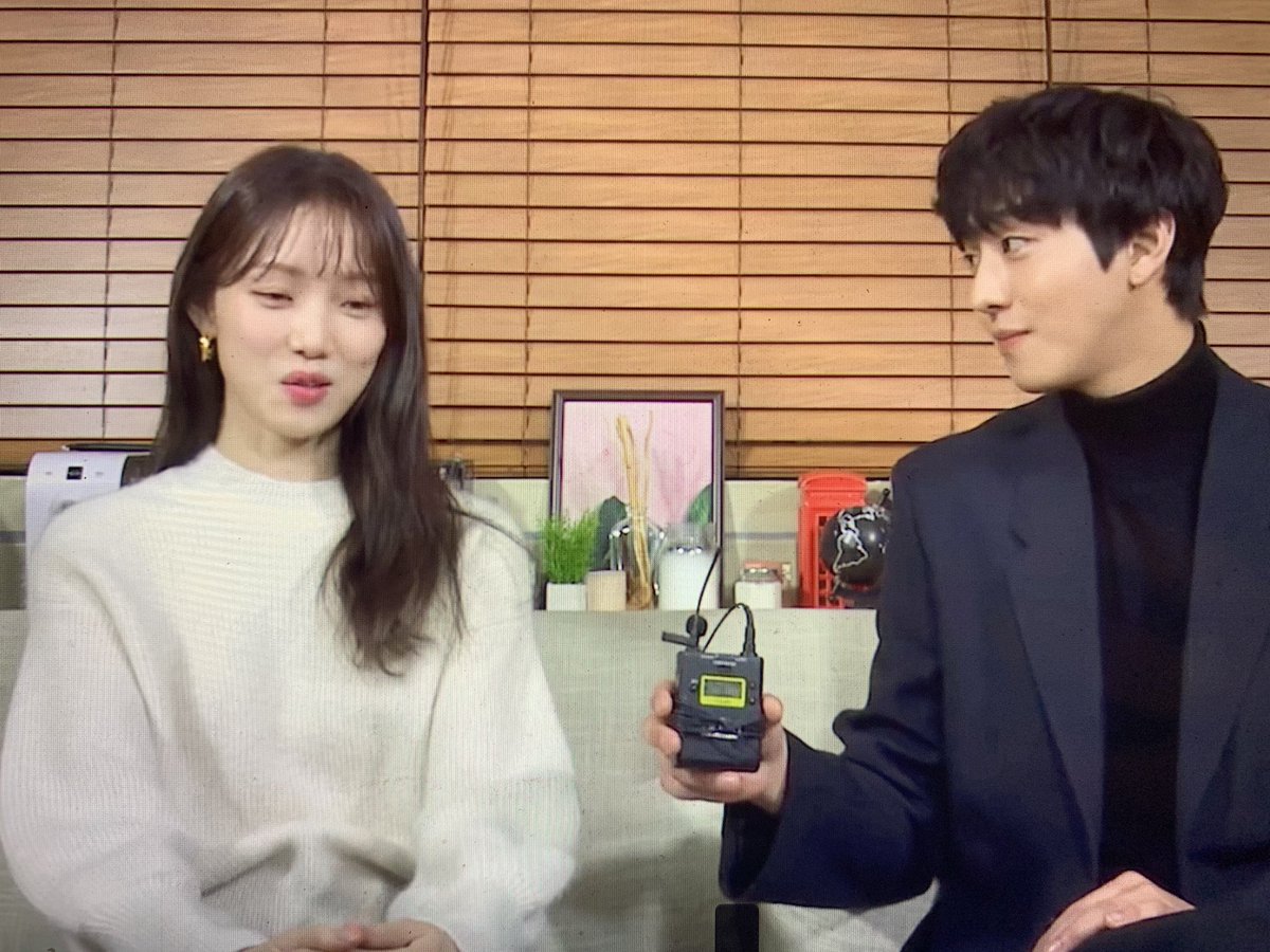 imadramatrash's tweet photo. I dropped my 3-paged essay which is due tomorrow just to watch this interview and count how many times Paul looked at Biblee.
May my essay rest in piece.
(more pics below this tw)
#AhnLee https://t.co/ghuY5MfRNy