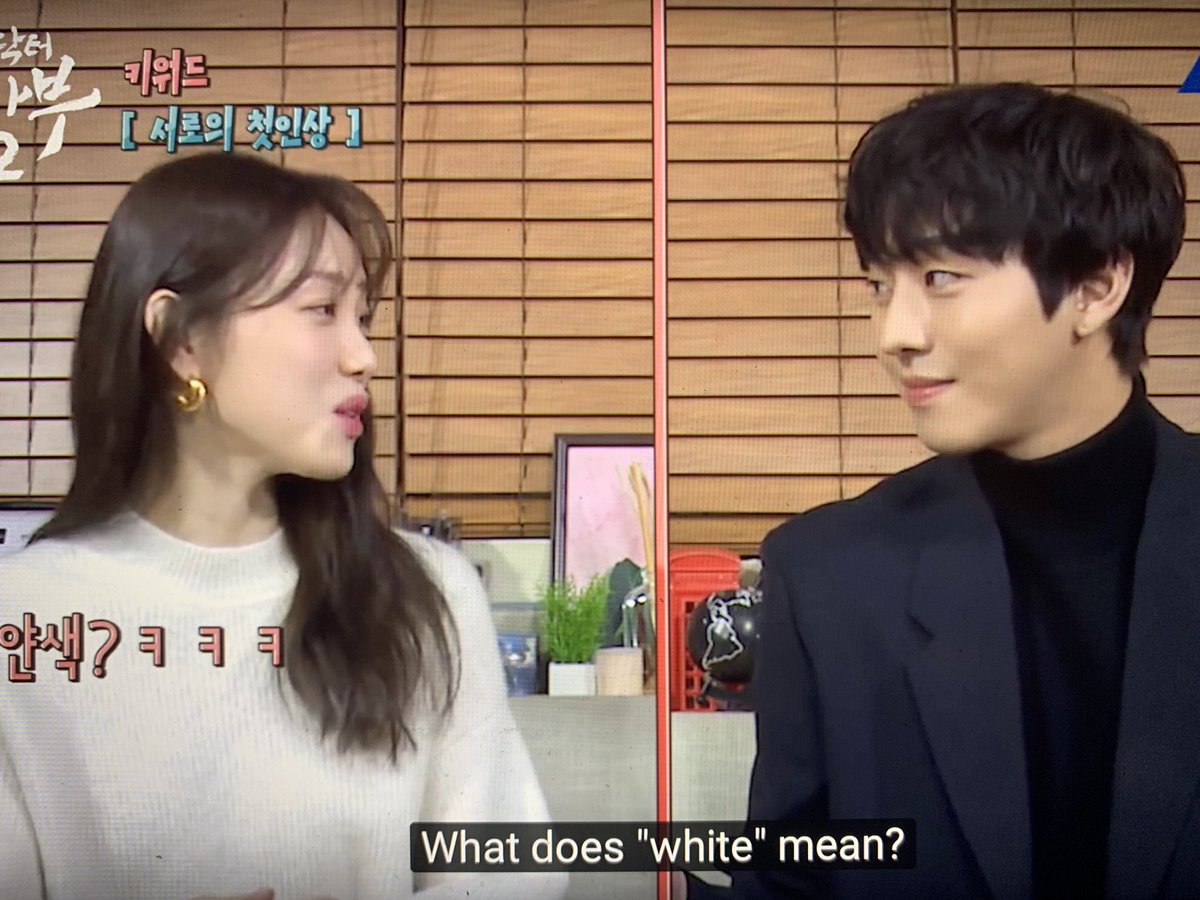 imadramatrash's tweet photo. I dropped my 3-paged essay which is due tomorrow just to watch this interview and count how many times Paul looked at Biblee.
May my essay rest in piece.
(more pics below this tw)
#AhnLee https://t.co/ghuY5MfRNy