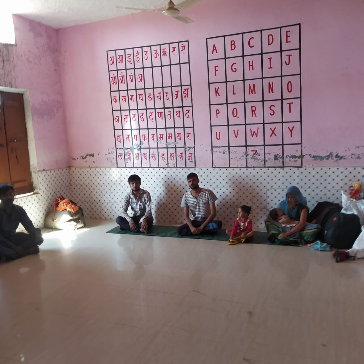 Cdosid1's tweet photo. ग्राम प्रधान चौरासी, ब्लॉक उसका ; ग्राम प्रधान मेहला,ब्लॉक जोगिया ; ग्राम प्रधान बहेरिया एवम्  ग्राम प्रधान जाखौली,ब्लॉक डुमरियागंज का बहुत आभार की आपने दिल्ली मुंबई से आए लोगों को क्वारेंटाइन घर में रखा है एवम् पूरे गांव एवम् जिले को सुरक्षित रख रहे हैं। 
#coronaheroes
@dmsid1 https://t.co/LaBm8WiyRO