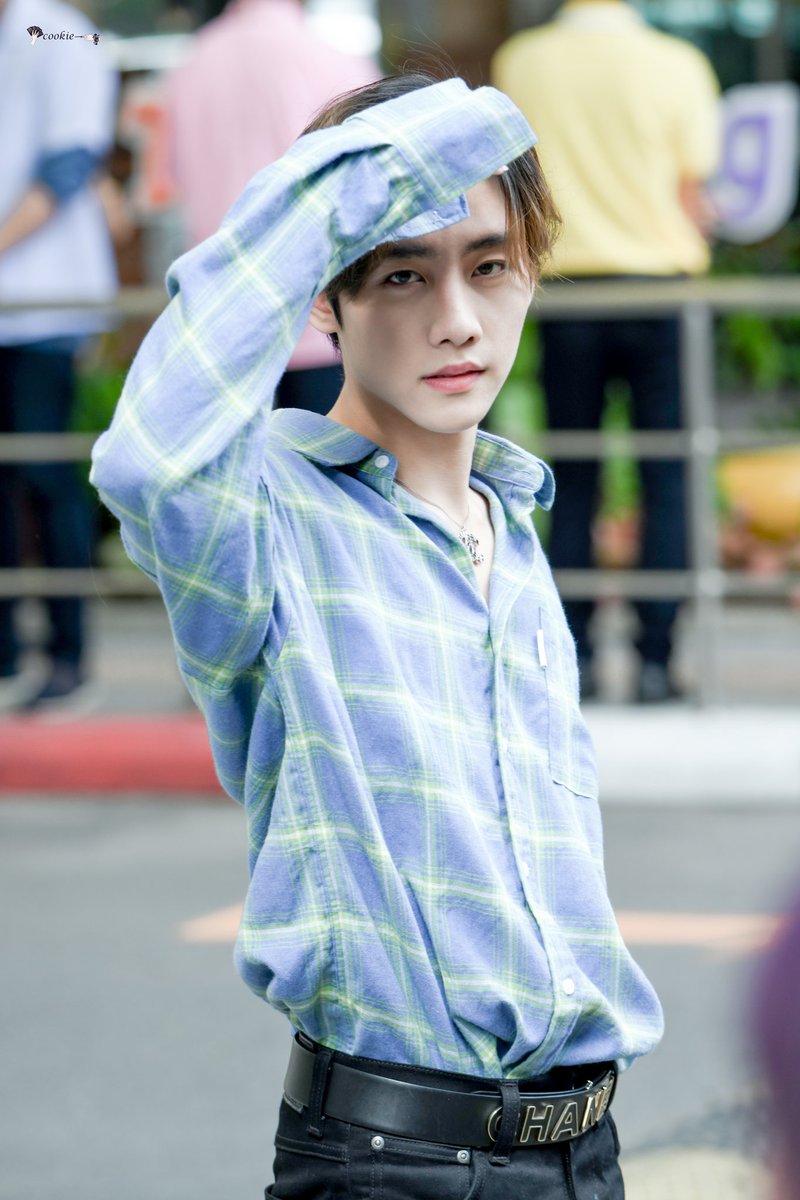 xiaomiguanYSC's tweet photo. #Happy20thSIWATBirthday
#หัวใจศิวัช 
ความทุกข์...ก็เหมือนฝนตกรถติด เรารู้สึกว่าช่วงเวลานั้น...ยาวนาน.. ไม่มีที่สิ้นสุด แต่เชื่อไหมว่า...สุดท้ายเราก็ผ่านมันมาได้...เหมือนทุกวันที่ผ่านมา🖤 https://t.co/hrEqi7iZme