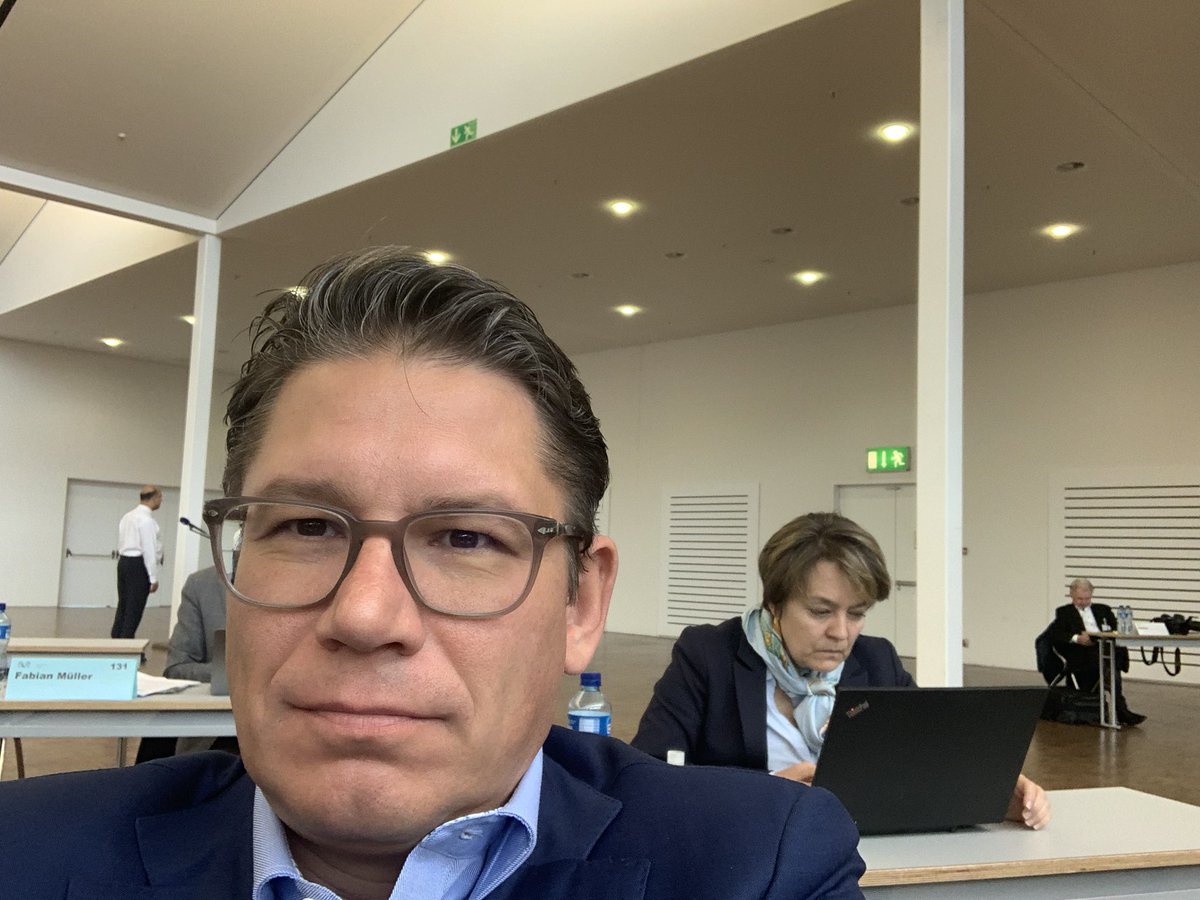 AMuellerWegner's tweet photo. Kantonsratssitzung in Zeiten von Covid-19: in den Zürcher Messehallen mit Social Distancing #KR #fdp #Coronakrise https://t.co/NPNr7Tpax0