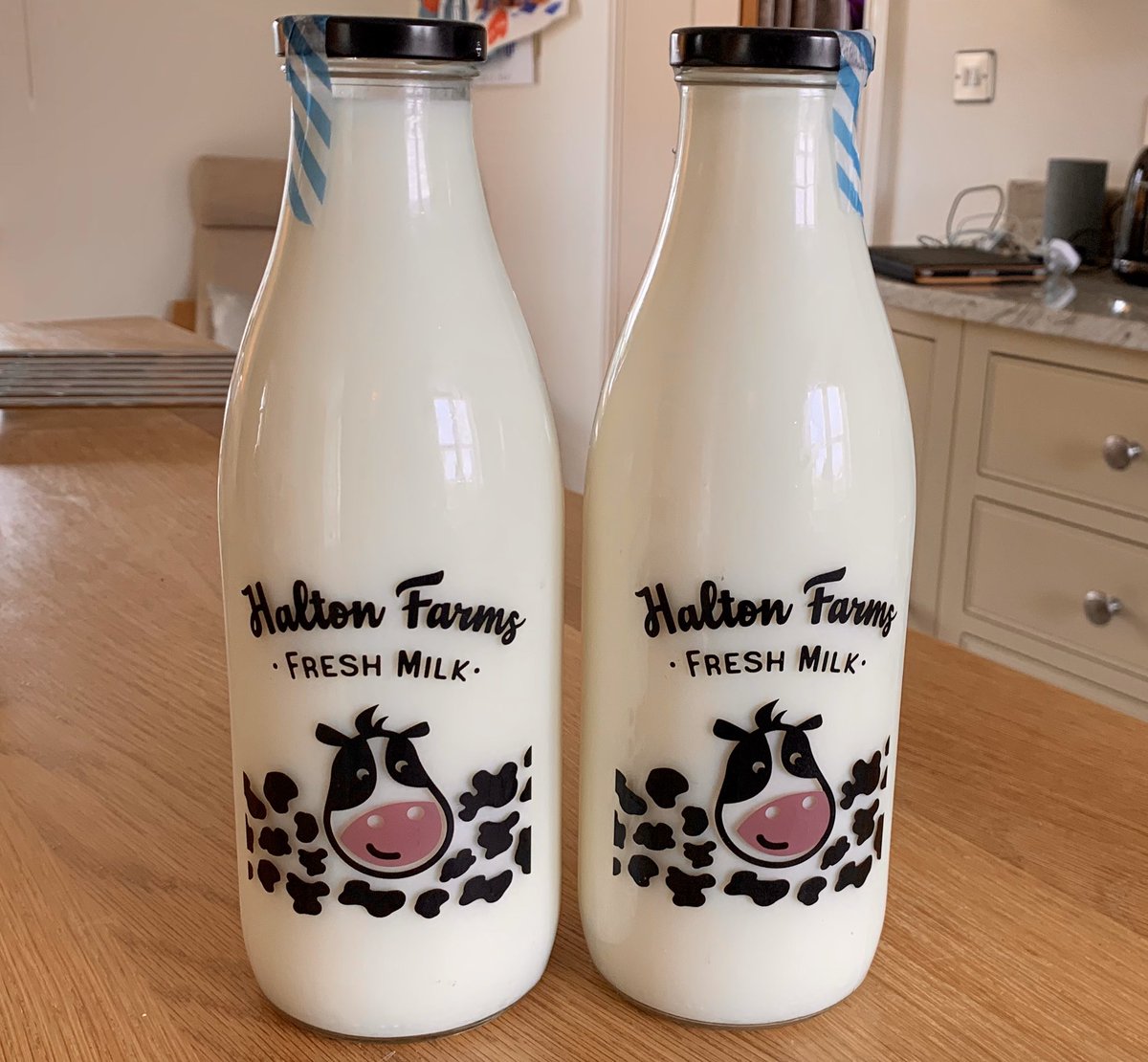 Fresh off the farm just down the road and delivered to our doorstep. No plastic waste either 😇🐮