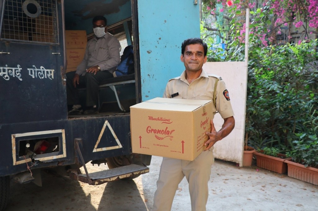 BuddingGourmet's tweet photo. Munchilicious Granola bars, nutrition on the Go for Mumbai’s Warriors. Not a fan of the name, gotta say, but love the sentiment. ❤️ @sochfoods https://t.co/Il8rOFkeWf https://t.co/ECN5Kny7Tb