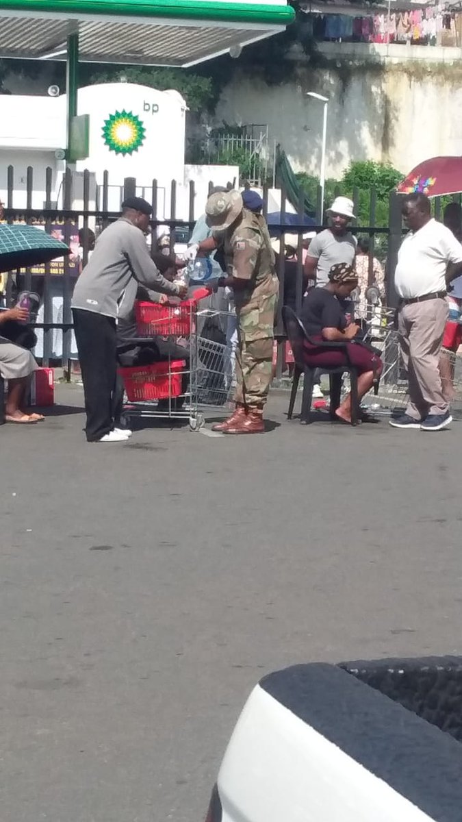 Maseniz's tweet photo. Serving water to yhe elderly while they wait in line at shoprite umlazi #SANDF #DAY4 #Whencoronaisover https://t.co/XzgEtiGN5w