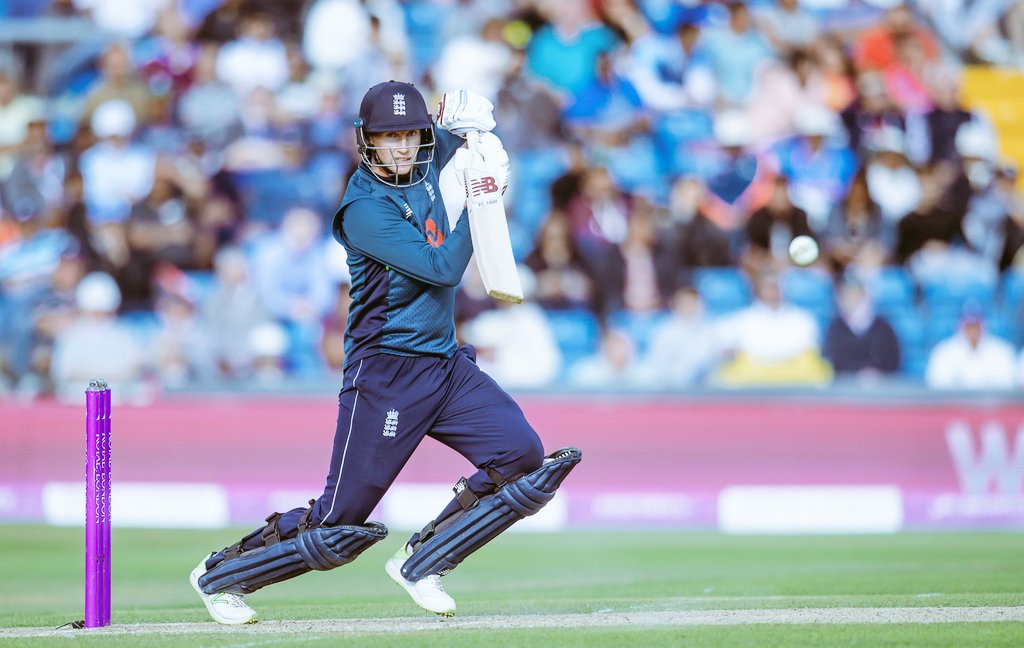 anwarally320's tweet photo. @root66 Mr class. My favourite batsman #66 https://t.co/idf7Docy6G