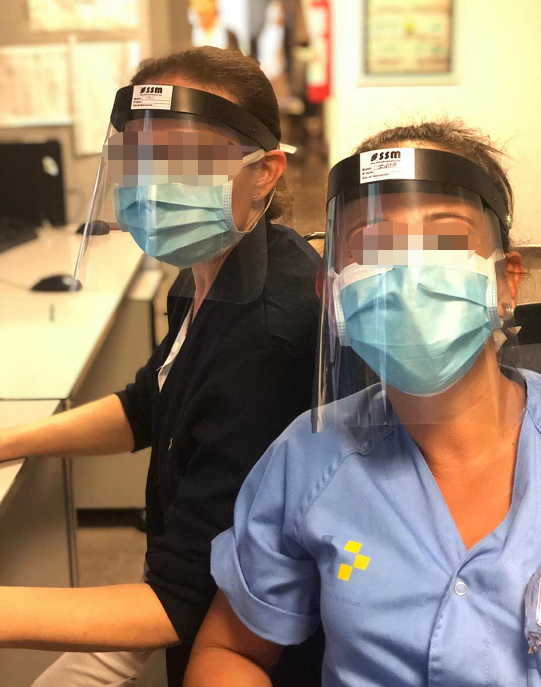 EmergeCanarias_'s tweet photo. Muy orgullosos de vuestra solidaridad @subseamechatronics junto a @babonplus
donando 20 viseras de protección al Hospital Dr Negrín.
Para continuar esta labor necesitan encontrar material (cuerda elástica, hojas de PVC de 180 micras, etc)
Contactar en👉 info@lpafabrika.com https://t.co/UpV1xlnEi9