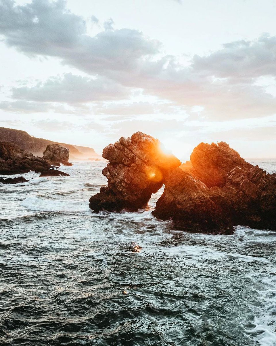 ChangeAgentSA's tweet photo. One day is one day. We will sit again at the ocean, take in the ocean breeze &amp; be captivated by this perfect &amp; beautiful earth we are guardians of. But until then I'm totally captivated by this magnificent image by #Sharynhodges ❤😍 It is speaking to me in volumes. Thank you x https://t.co/PrdcJ7Opep