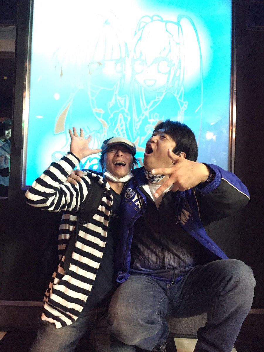 んでまぁありがたいことに「くろきしさんいつも特ロボでお見掛けしてます」とか「よくベックさんと一緒してらっしゃいますよね」とかいろーーーんな人からお声掛けいただきまして✨
こちらは知らないのに向こうは知ってるのオンパレードで恐縮することしきりでした🙇‍♂️💦
#スワロウラストパーティ