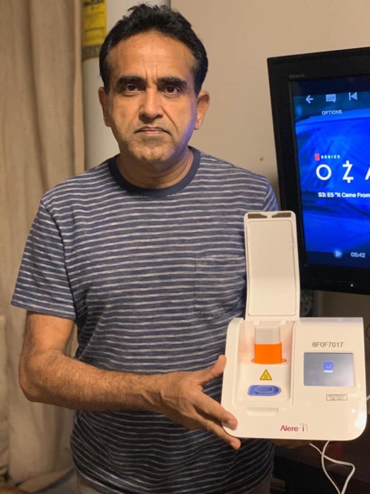 Awan_hamadullah's tweet photo. Larkana Born American Sindhi designed this #COVID testing device and Got approved by FDA USA. The device will produce results in 5 min Mr Jamil Shaikh Lives in San Diego. https://t.co/qLWiXDQhLH
