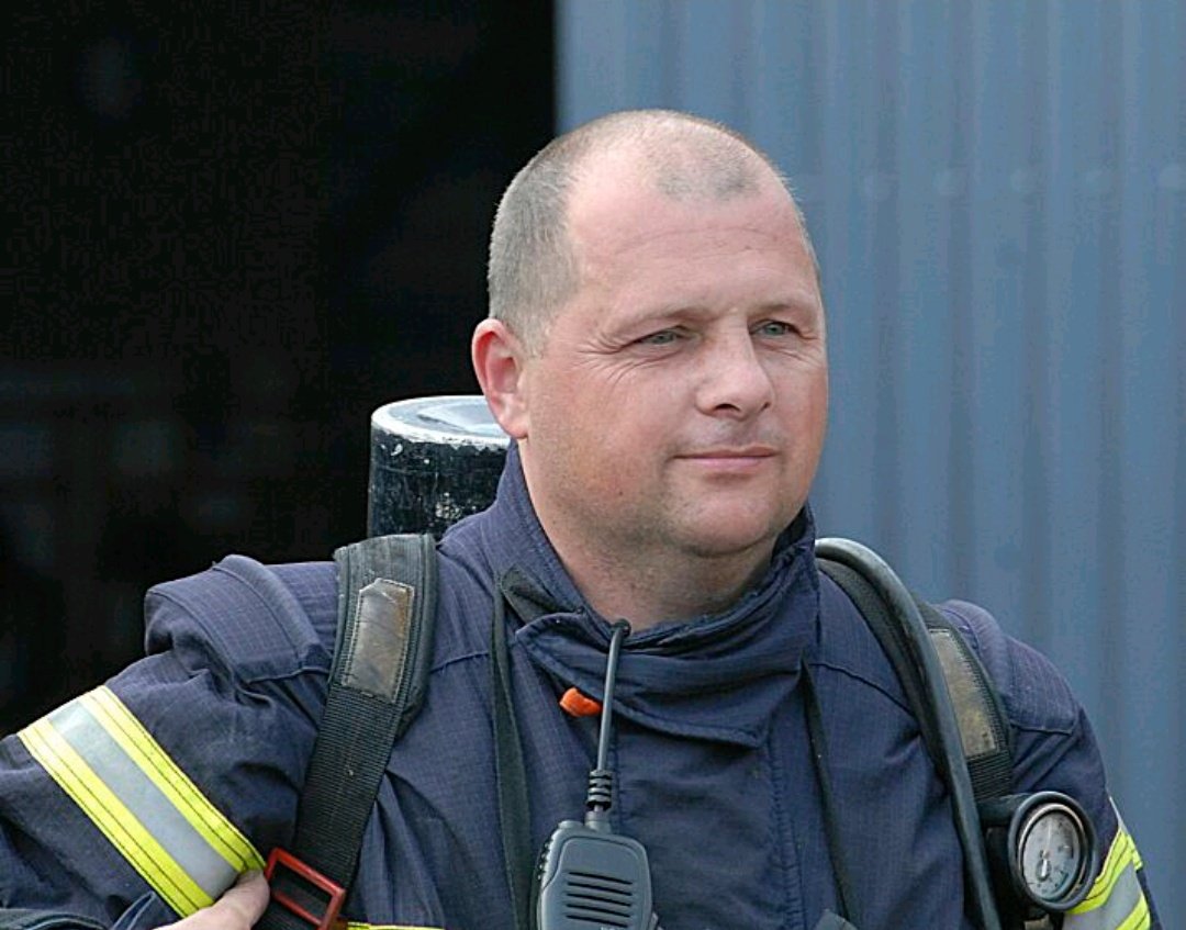 SoldatsdufeuMag's tweet photo. [#TeamSFm] Stéphane Faivre. Un passionné ! Voilà qui résume Stéphane, JSP, puis SPV, aujourd'hui SPP au @SDIS44 (après les @MarinsPompiers, le @Sdis_95, le @SDIS90), il est aussi un spécialiste reconnu des véhicules de secours. Et rédacteur en chef adjoint de la revue Vim https://t.co/vo1sgs0VY9